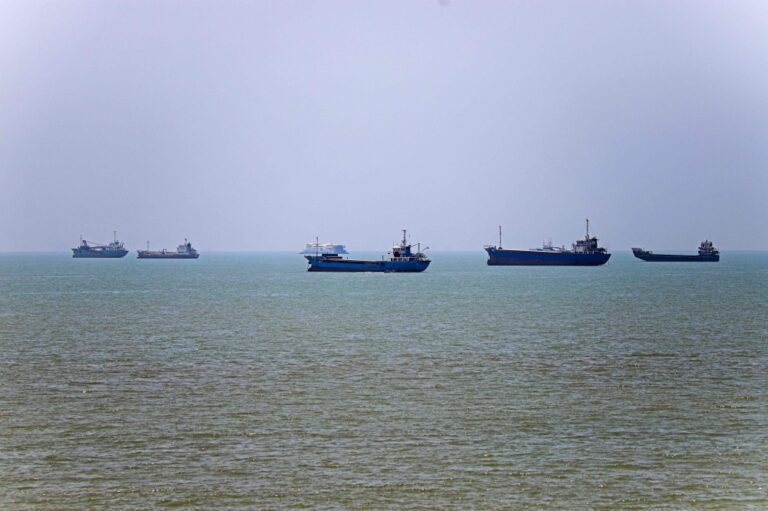 IRAN-US-ISRAEL-WAR-TRANSPORT-HORMUZ