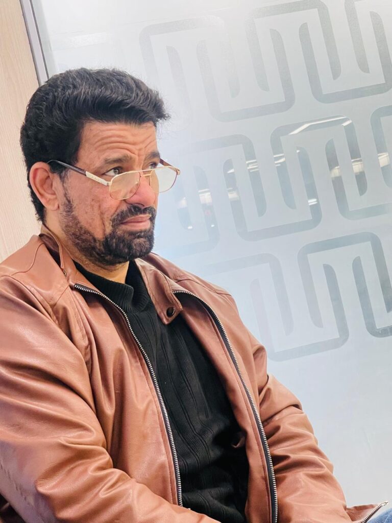 1000888076-768x1024 الهندسة في خدمة الطب والتأهيل الحركي بأجهزة حديثه من إبداع مهندس مصري