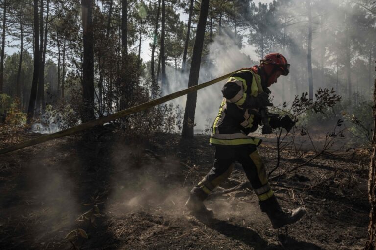 FRANCE-ENVIRONMENT-CLIMATE-WEATHER-WILDFIRE